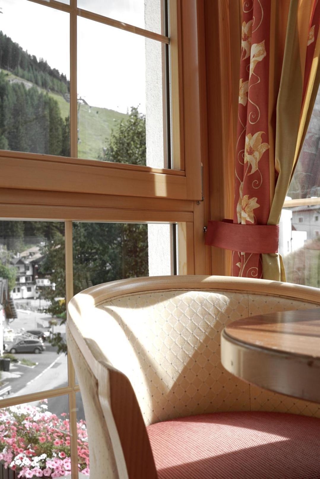 Hotel Alpina Ischgl Eksteriør bilde